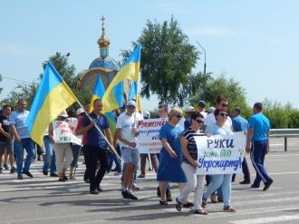 Міжнародну трасу перекрив натовп з плакатами «Руки геть від Укрспирту» (ФОТО)