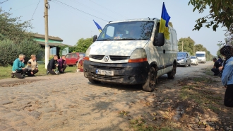 На Дубенщині на колінах прощались з воїном-односельцем