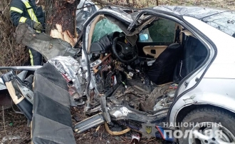 На Кореччині BMW врізався в дерево – водій загинув, є травмовані