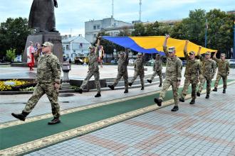 На майдані Незалежності у Рівному підняли синьо-жовтий прапор 