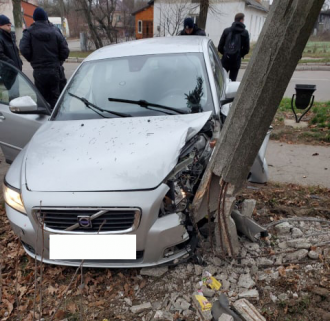 На Рівненщині п’яний водій утікав від патрульних. Його зупинив стовп