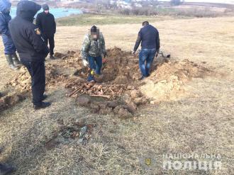 На Рівненщині знайшли останки трьох людей