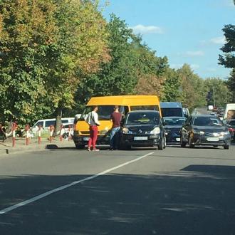 На Степана Бандери затори через ДТП