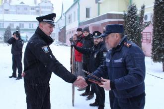 Патрульного нагородили за врятоване життя рибалки