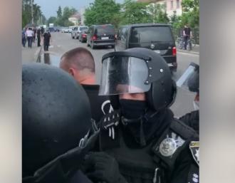 Під час сутичок у Березному постраждав головний патрульний Рівненщини: 15 затриманих