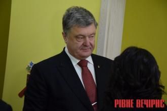 Зустріч Порошенка у рівненському драмтеатрі закрили від преси та громадськості