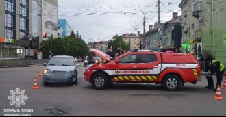 «Поспішун» у центрі Рівного зіткнувся з рятувальниками - про вчорашню ДТП 