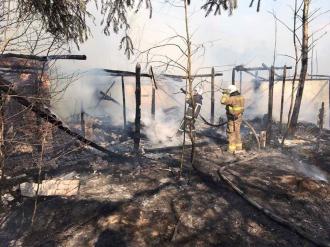 Пожежа у Кривиці: годину рятували будівлю від вогню