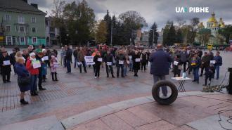 Рівняни виходили на майдан, щоб сказати «Ні капітуляції» (оновлено)