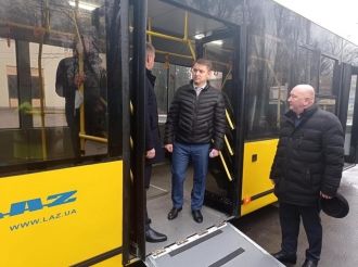 Рівнянам показали оновлений жовтий тролейбус