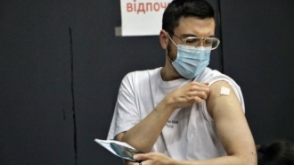 Рівнянам платитимуть за випробовування на них нової вакцини з Китаю 