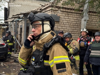 Росіяни вдарили ракетою по дитячому садку у Запоріжжі: у місті під завалами шукають людей (ФОТО)