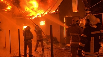 Рятувальники показали масштаб пожежі в Рівному, де постраждав чоловік (ВІДЕО)