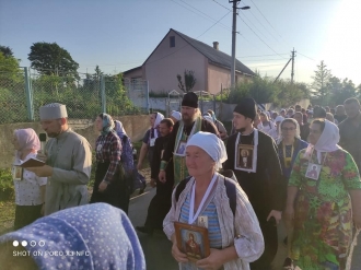 Триста вірян МП вирушили ходою зі Здолбунова до Почаєва (ФОТО)