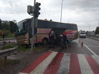 У Бабині автобус з`їхав у кювет