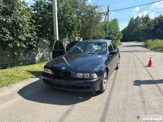 У «BMW» рівнянина врізався хлопець на скутері