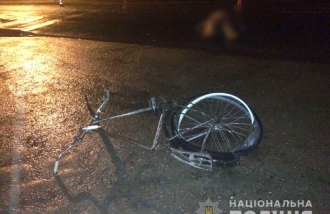 У Дубні велосипедиста збила вантажівка (ВІДЕО)