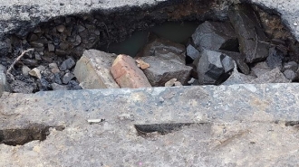 Небезпечний Костопіль: машина потрапила в яму
