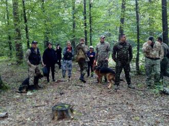 У лісах Костопільщини зник дідусь. Його шукають п’ятий день