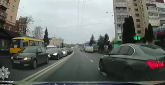 У Рівному оштрафували водія, який обігнав похоронний кортеж захисника України (ВІДЕО)