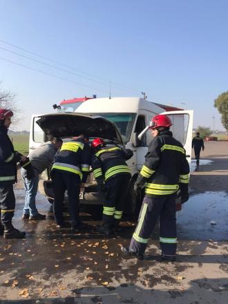 У Рівному під час руху задимівся бус 