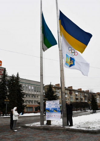 У Рівному підняли олімпійський прапор