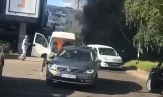 У Рівному поблизу автовокзалу загорілось авто (ВІДЕО)