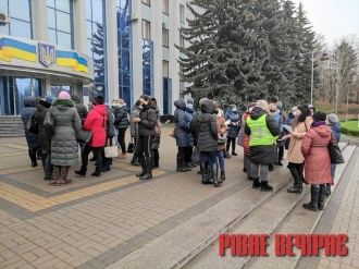 У Рівному страйкували працівники санаторію та просили зарплату (ФОТО) 