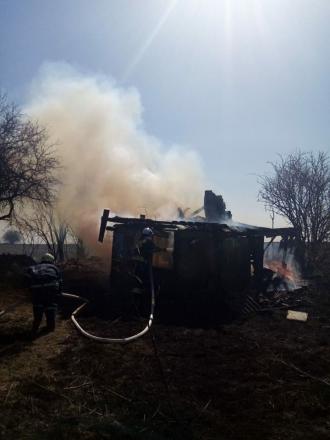 У Стоморгах згоріли дві будівлі, а дім врятували