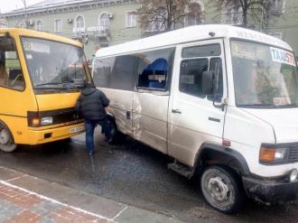 У центрі Рівного – ДТП з маршрутками