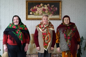 У Здолбунові пенсіонеркам влаштували фотосесію в українських хустках