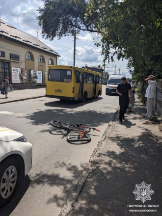 Увага водіям: на вулиці у Рівному перекрили рух через ДТП 