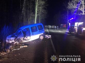 Вантажівка з газом перекинулася, бо її протаранив фургон (ФОТО)