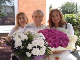 Відомому співаку, який з Криму повернувся у Рівне, вже 95 років