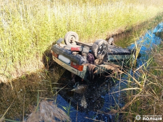 Водій із Зарічного загинув, бо його авто перекинулося в меліоративну канаву (ФОТО)