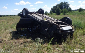 Водій помер за 4 години: на Рівненщині перекинулося авто (ФОТО)