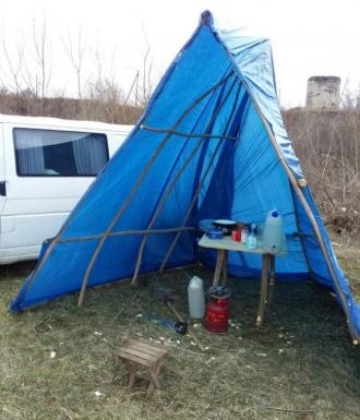 Водій з Гощі, що самоізолювався біля річки, уже вдома