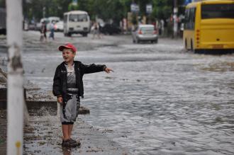 Воду з трьох вулиць Рівного пустять під пам’ятник Бандері