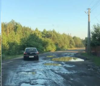 «Яма на ямі»: дорога до Білого озера на Рівненщині (ВІДЕО)