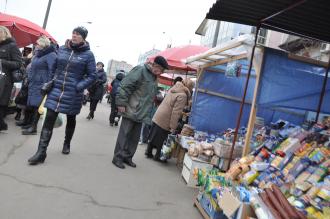 Ярмарок біля базару продовжили на рік