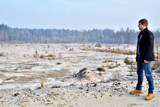 Зе!голова Рівненської ОДА їздив до місць, де видобувають бурштин (ФОТО)