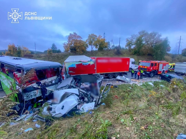 Фото - ДСНС Львівщини, поліція Львівської області 