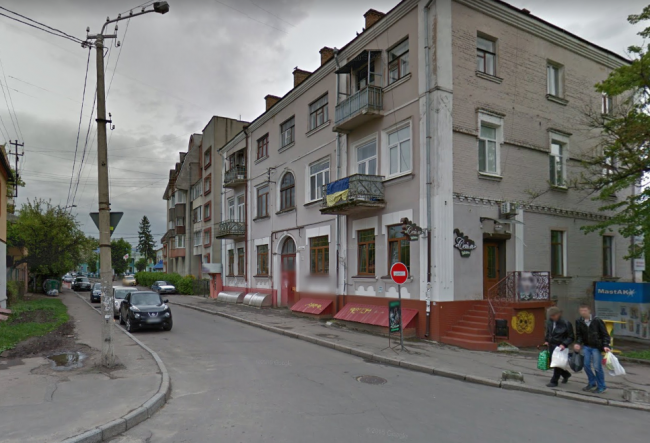 Інвесттрансбуд-М зареєстрований у цьому будинку на вулиці Гетьмана Мазепи у Рівному. Фото - з Google.Maps 