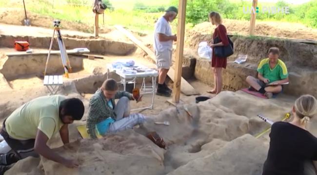 Археологи, які проводили розкопки поблизу Бармаків, поїхали додому