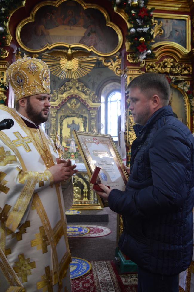 Архієпископ Іларіон привітав рівнян з Різдвом та нагородив депутата