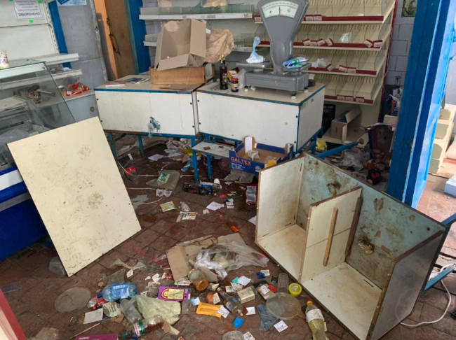 «Асвабадітєлі» на Чернігівщині грабують магазини (ФОТО)