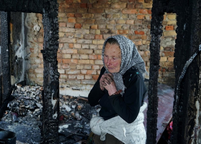 Бабуся, на яку напав сусід та спалив її будинок, потребує допомоги