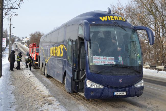Без рятувальників автобус з Польщі їхати далі не міг