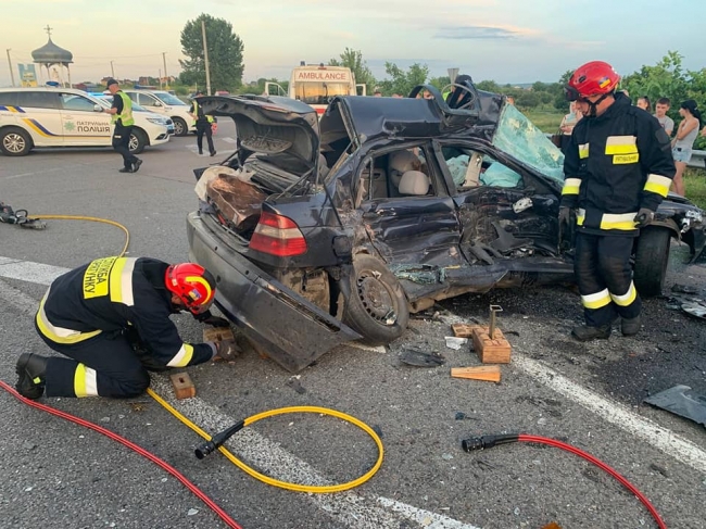 Біля Корнина вантажівка «розчавила» BMW: жінка загинула (ФОТО)