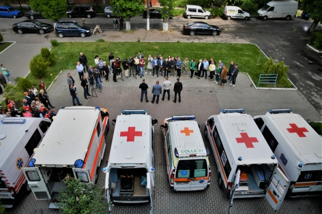 Благодійники передали на Рівненщину карети швидкої допомоги